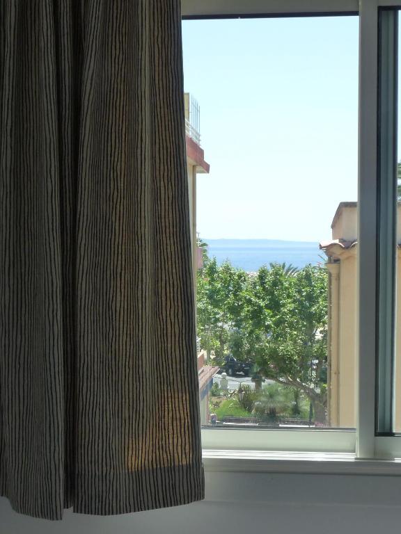 Hotel L'Oustaou Le Lavandou Pokoj fotografie