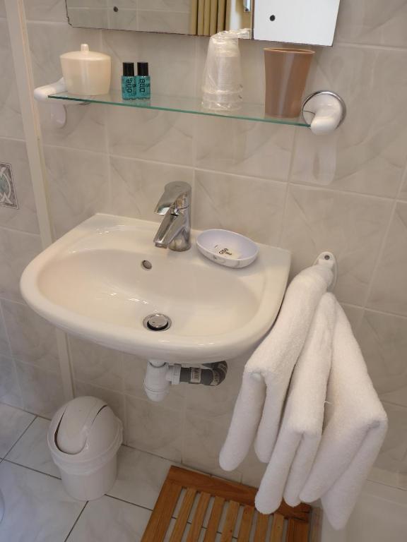 Hotel L'Oustaou Le Lavandou Pokoj fotografie